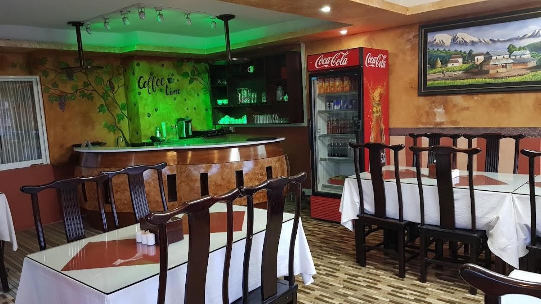 ホテル Typical Nepali Kitchen - No Pizza - No Pasta - No Problem !! ソーラハ エクステリア 写真