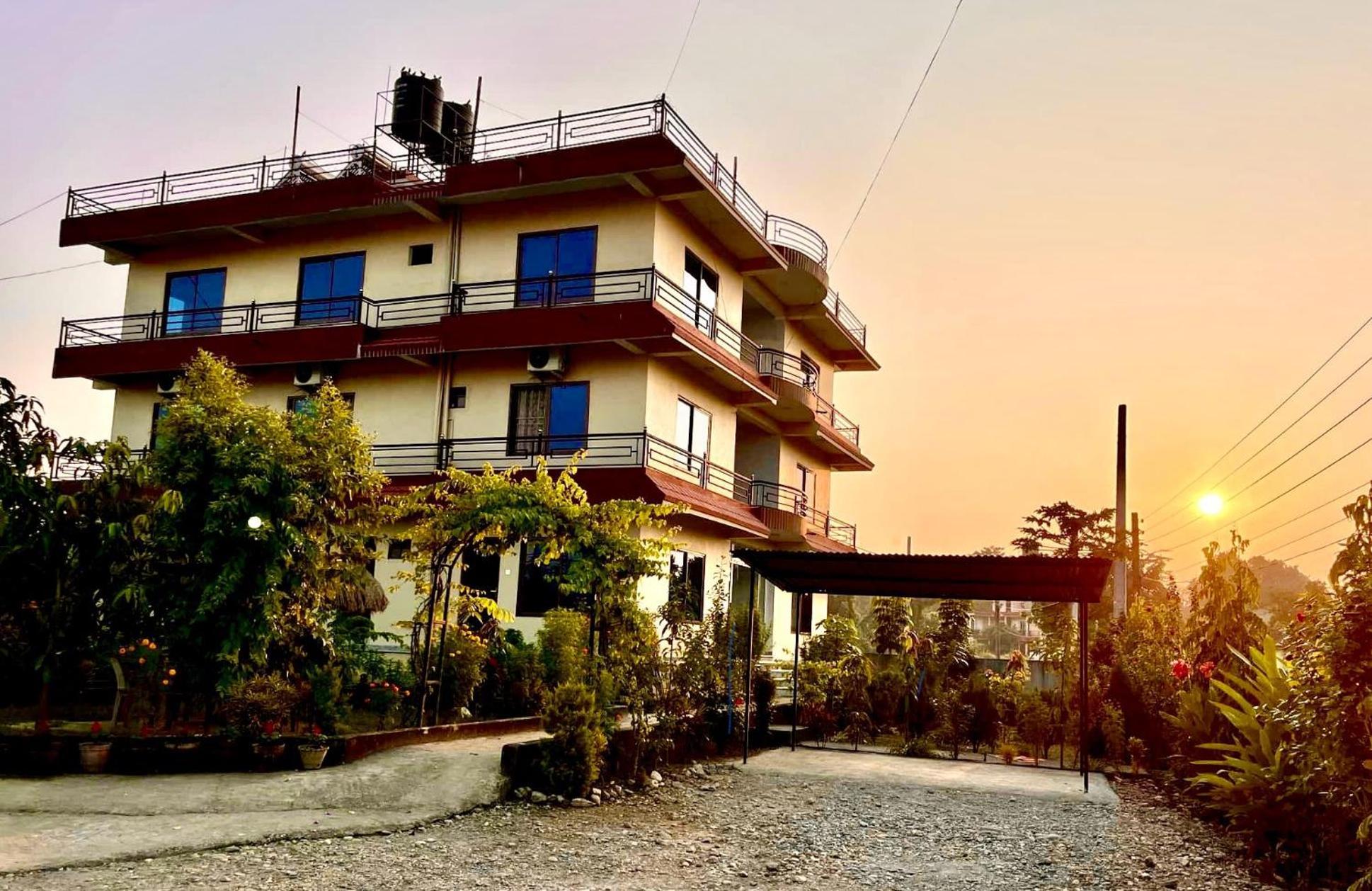 ホテル Typical Nepali Kitchen - No Pizza - No Pasta - No Problem !! ソーラハ エクステリア 写真
